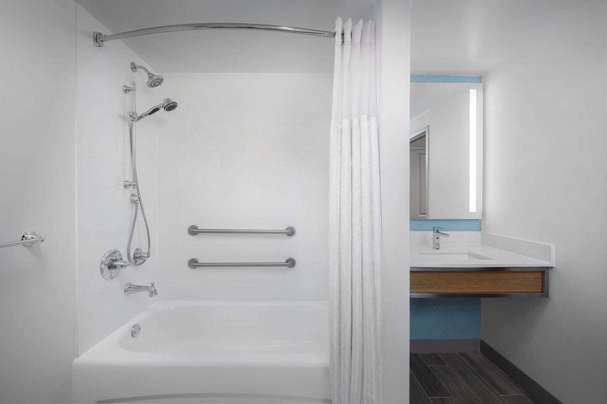 Hilton Garden Inn Уилкс Бар Екстериор снимка