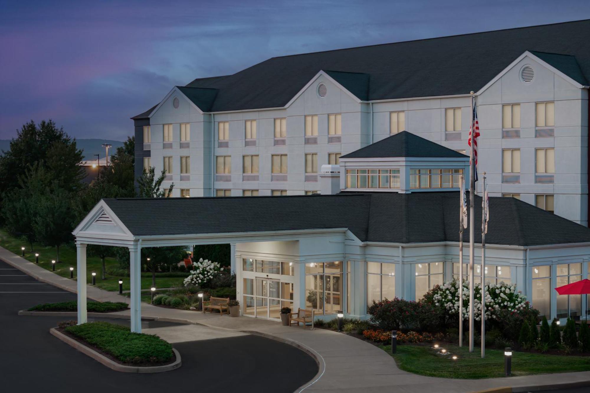 Hilton Garden Inn Уилкс Бар Екстериор снимка